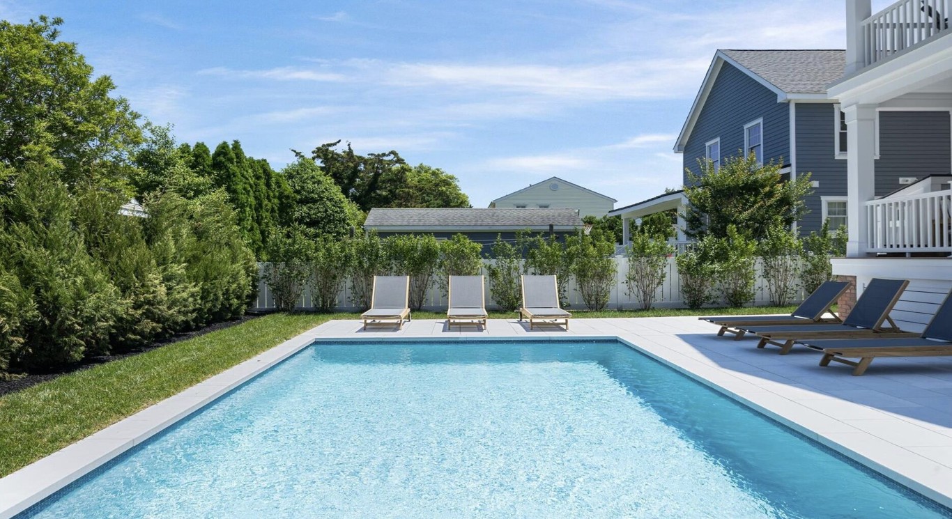 Professional weekly pool cleaning service in San Leandro, CA